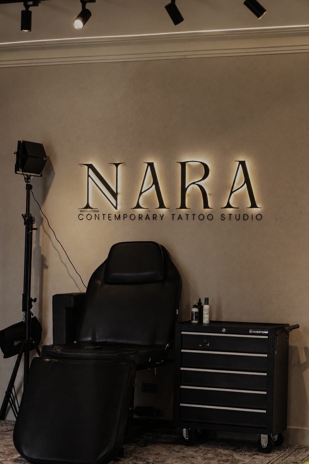 Work chair in the NARA atelier, where the number of sessions for each piece is decided.